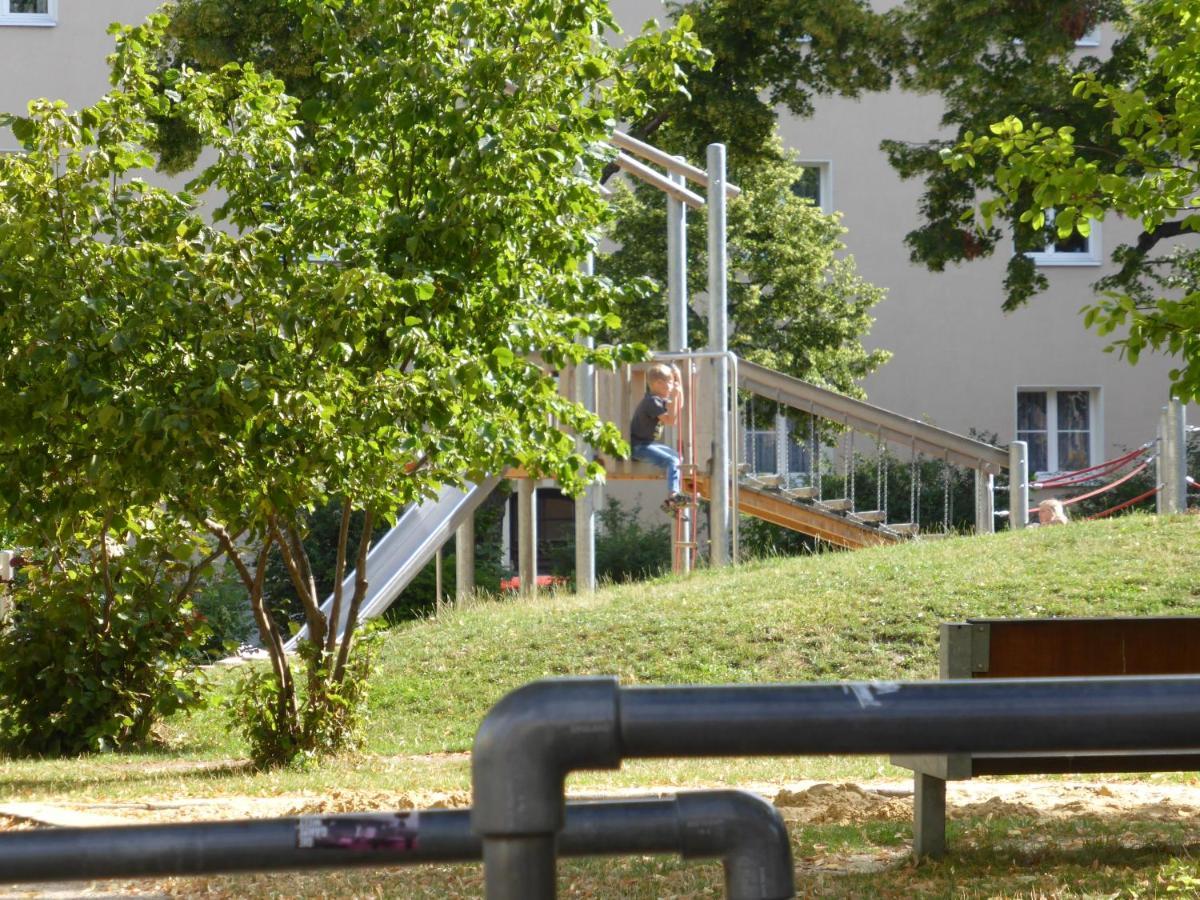 Apartment Humboldt 3 Schlafzimmer,Wifi, Netflix Parken, Terrasse, Klimatisiert, Naehe Zentrum Йена Екстериор снимка