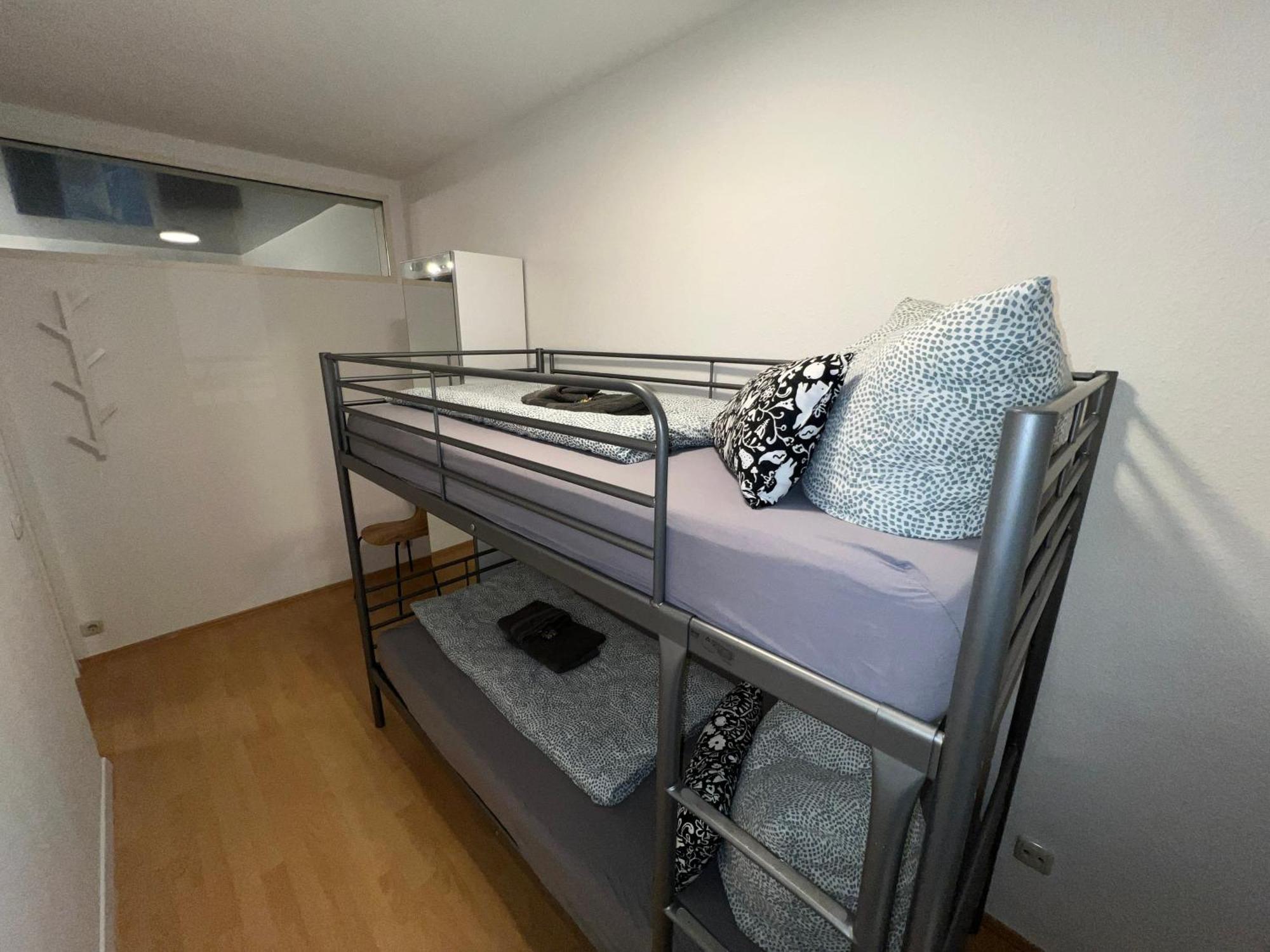 Apartment Humboldt 3 Schlafzimmer,Wifi, Netflix Parken, Terrasse, Klimatisiert, Naehe Zentrum Йена Екстериор снимка