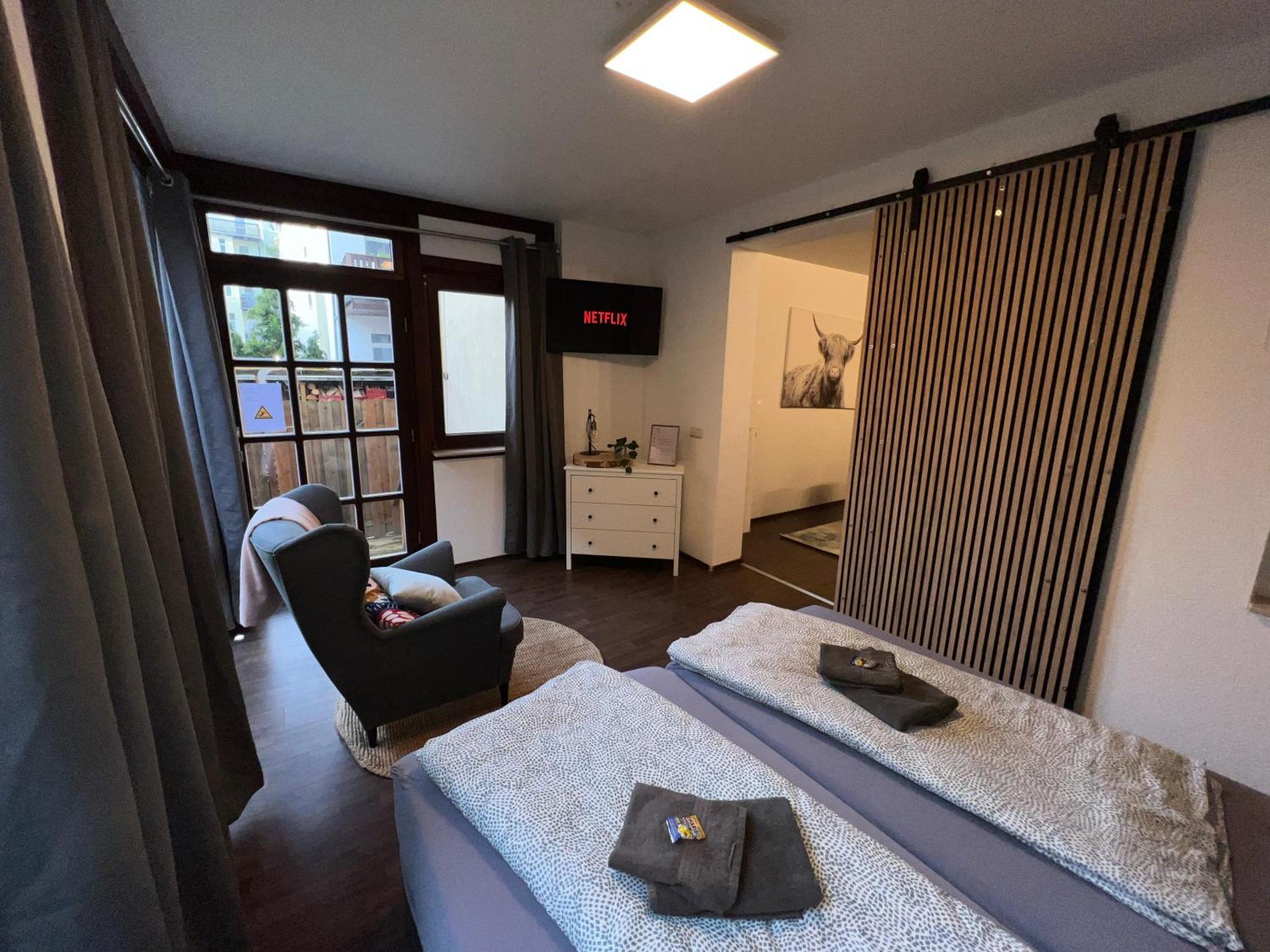Apartment Humboldt 3 Schlafzimmer,Wifi, Netflix Parken, Terrasse, Klimatisiert, Naehe Zentrum Йена Екстериор снимка