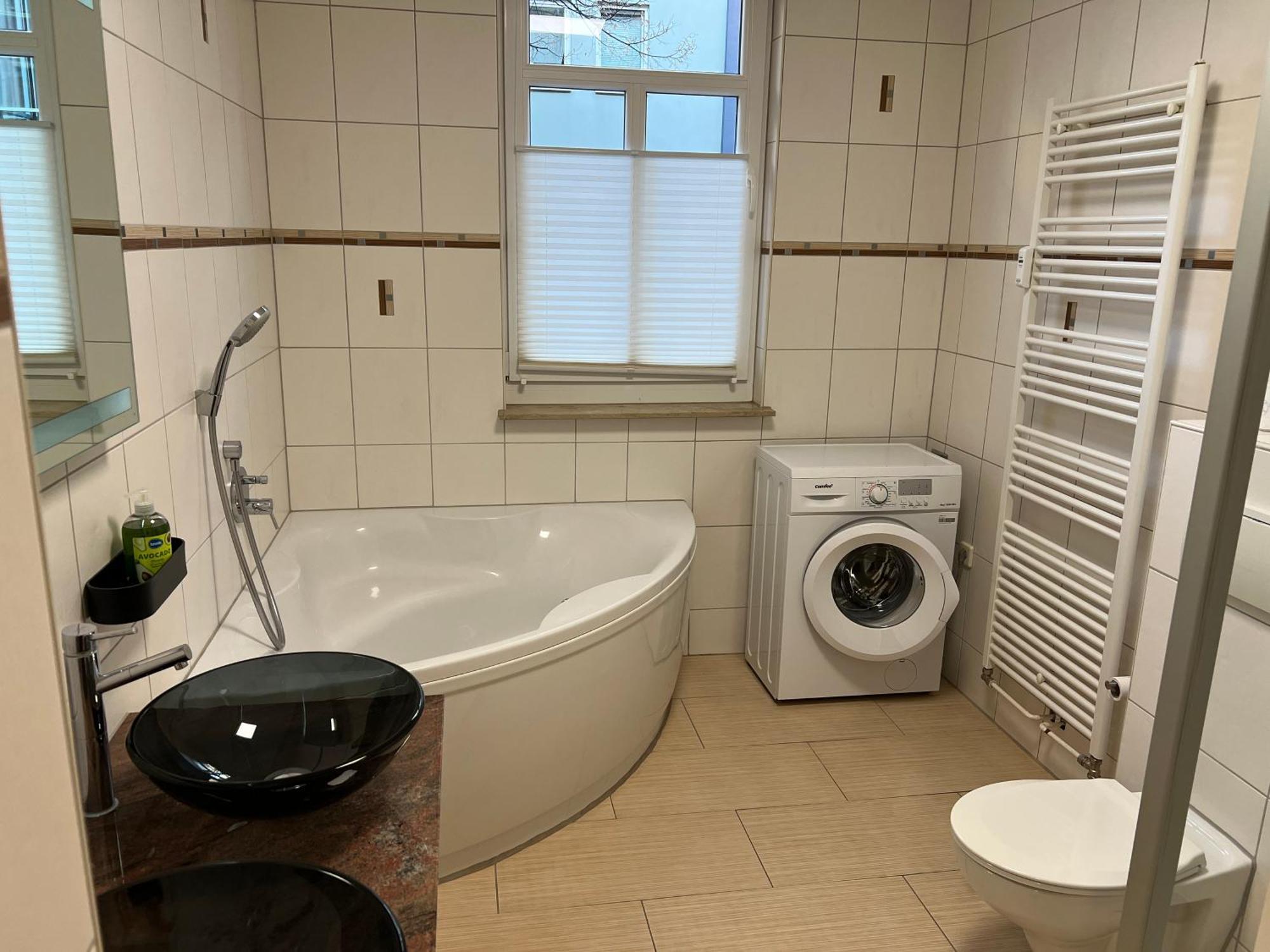 Apartment Humboldt 3 Schlafzimmer,Wifi, Netflix Parken, Terrasse, Klimatisiert, Naehe Zentrum Йена Екстериор снимка