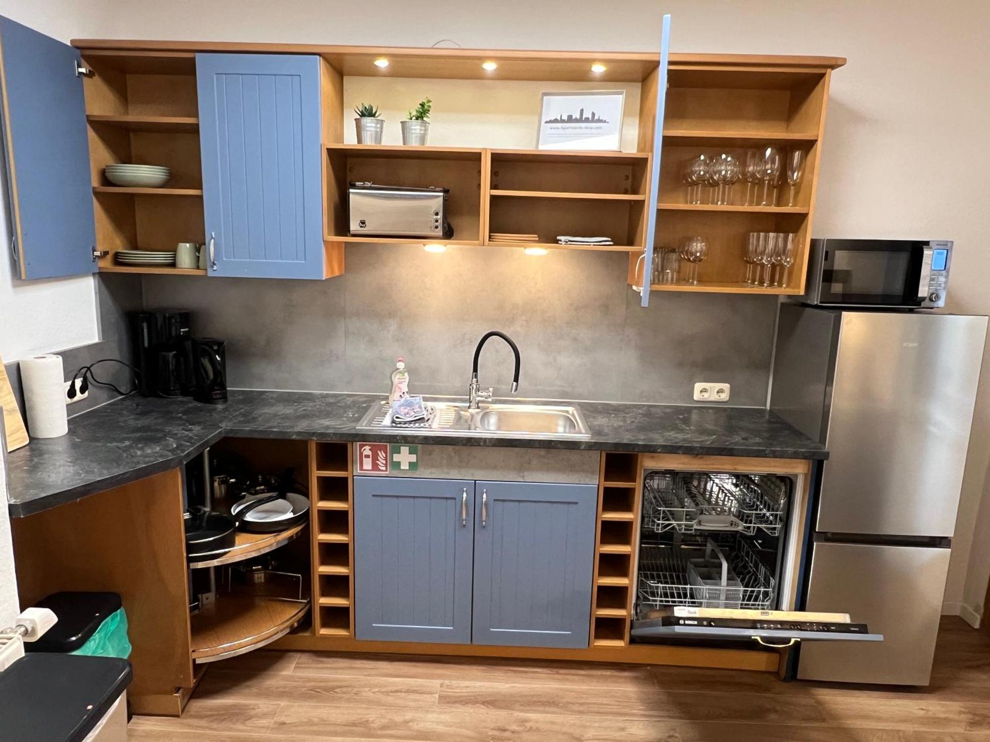 Apartment Humboldt 3 Schlafzimmer,Wifi, Netflix Parken, Terrasse, Klimatisiert, Naehe Zentrum Йена Екстериор снимка